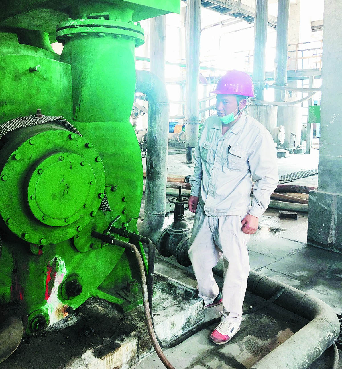 李喜荣磷酸车间检查设备s_meitu_2.jpg 李喜荣磷酸车间检查设备s_meitu_2.jpg