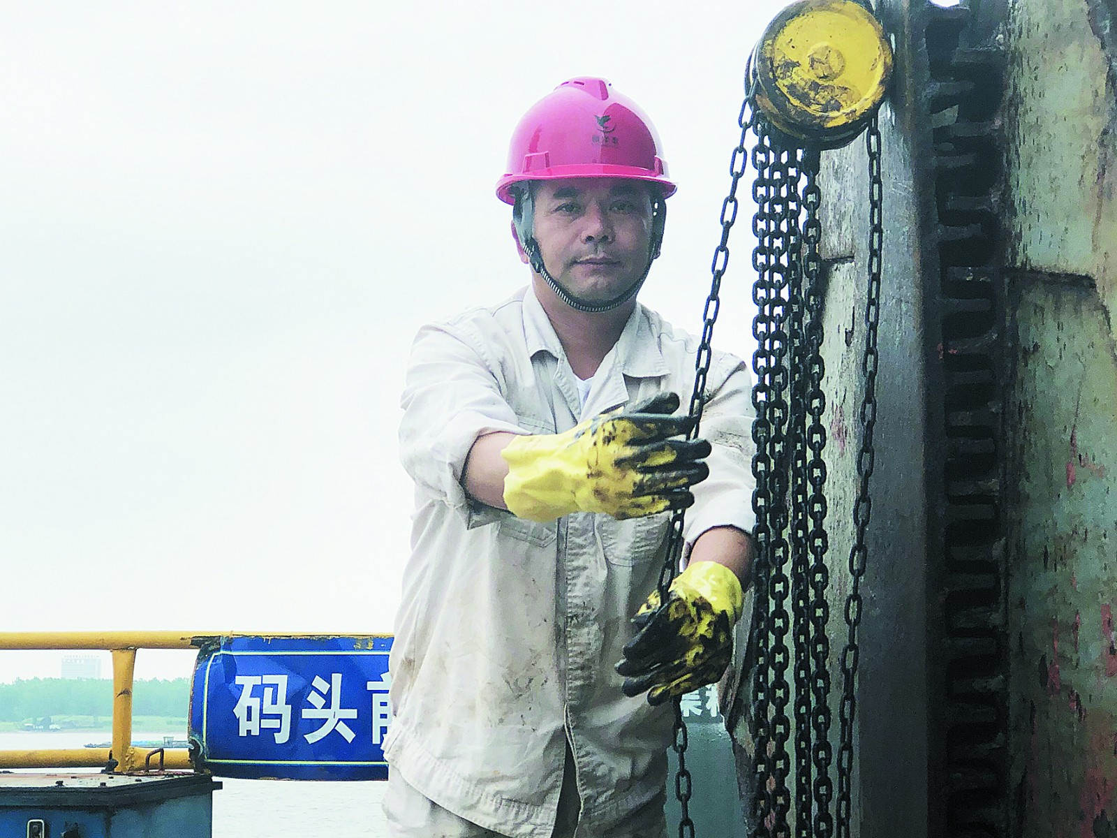 s入选江西劳模李晓明维修门机抓斗4_meitu_1.jpg s入选江西劳模李晓明维修门机抓斗4_meitu_1.jpg