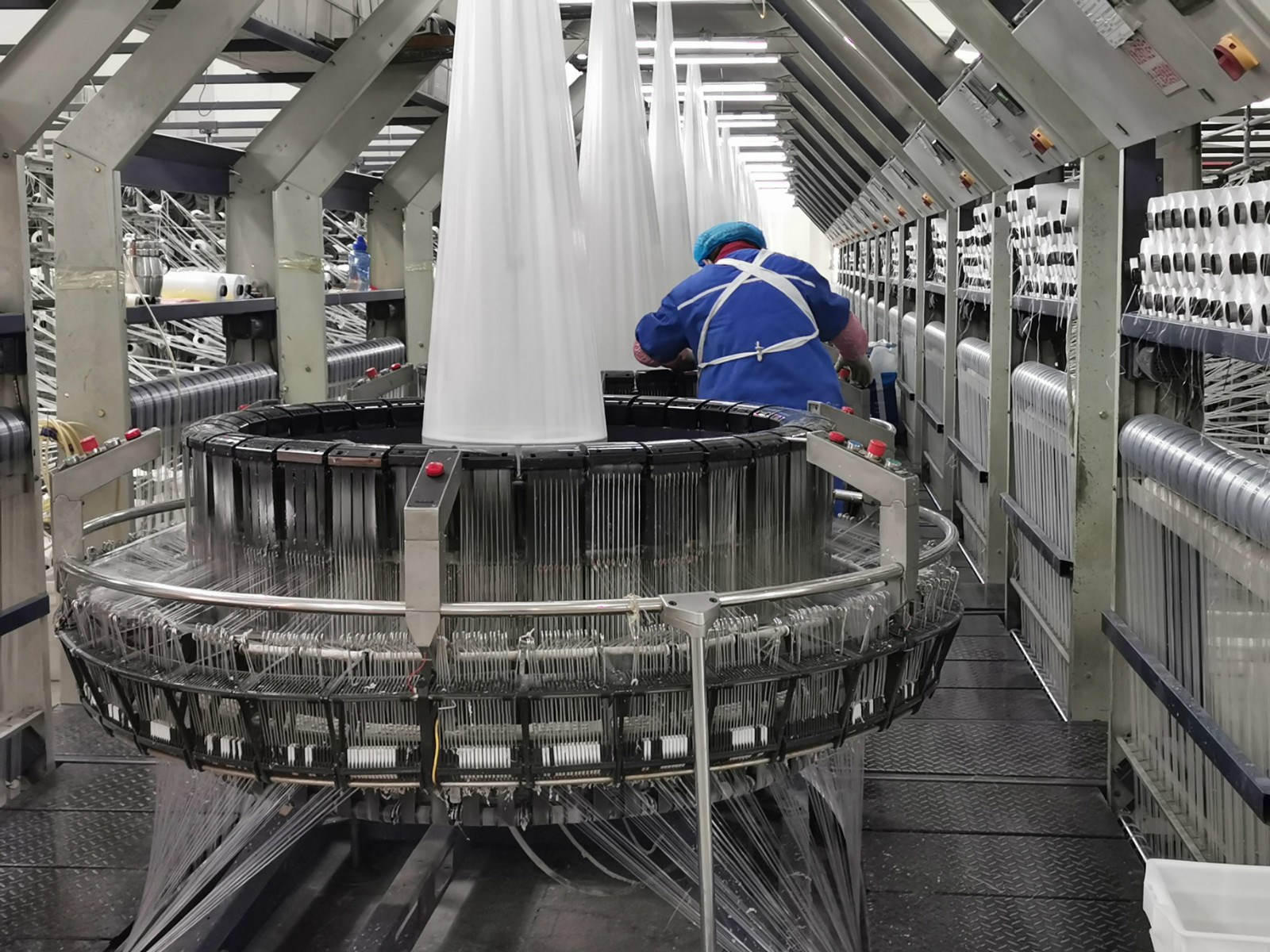 山东新洋丰圆织工正专注的工作_meitu_20.jpg 山东新洋丰圆织工正专注的工作_meitu_20.jpg