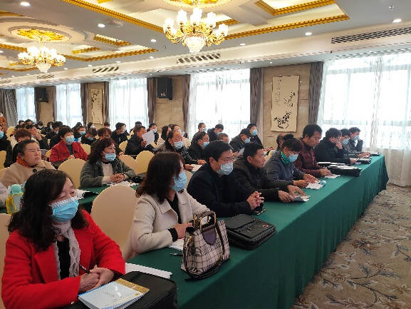 参会人员正在认真听课.jpg 参会人员正在认真听课.jpg