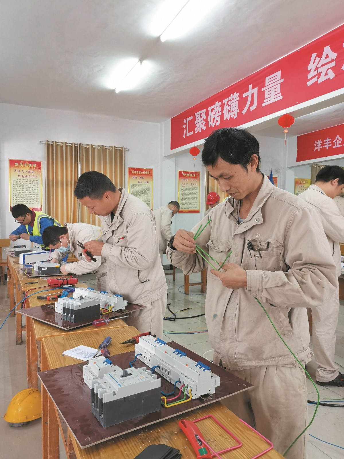 技能比武现场_副本.jpg 技能比武现场_副本.jpg