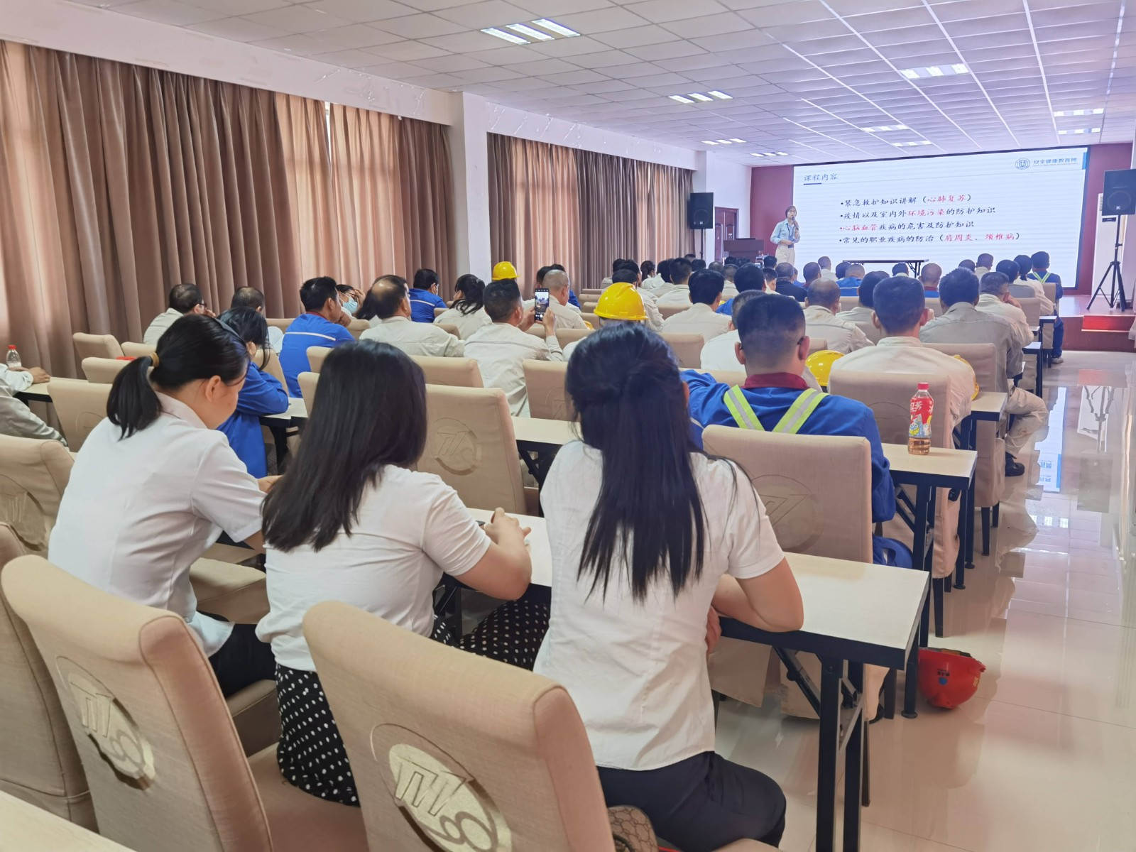 广西新洋丰安全健康培训_副本.jpg