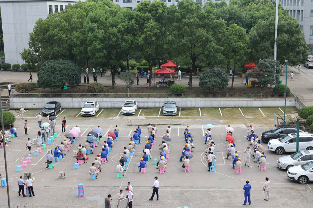 图8.新洋丰总部大院核酸检测等候区_副本.jpg
