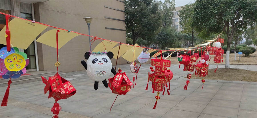 江西新洋丰员工做的元宵花灯.jpg 江西新洋丰员工做的元宵花灯.jpg