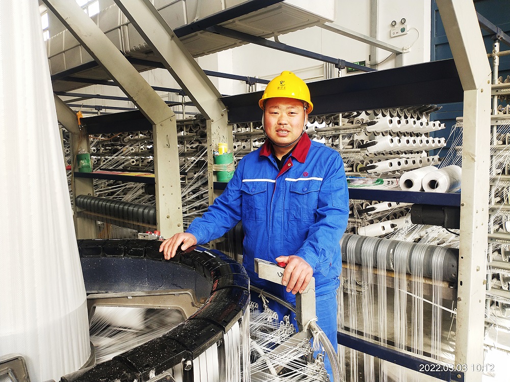 2021年度集团劳动模范、山东新洋丰塑编厂维修工张西芳张西芳.jpg 2021年度集团劳动模范、山东新洋丰塑编厂维修工张西芳张西芳.jpg