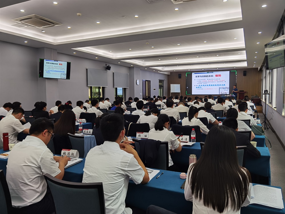 新洋丰开展第二期中高层综合能力提升培训.jpg 新洋丰开展第二期中高层综合能力提升培训.jpg