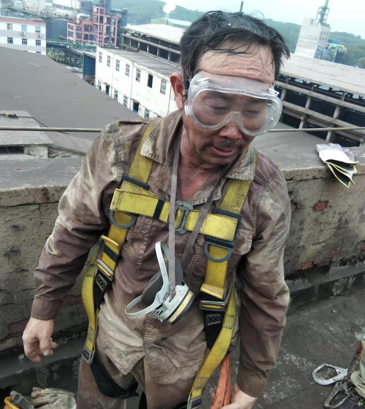 全副武装的维修师傅.jpg 全副武装的维修师傅.jpg