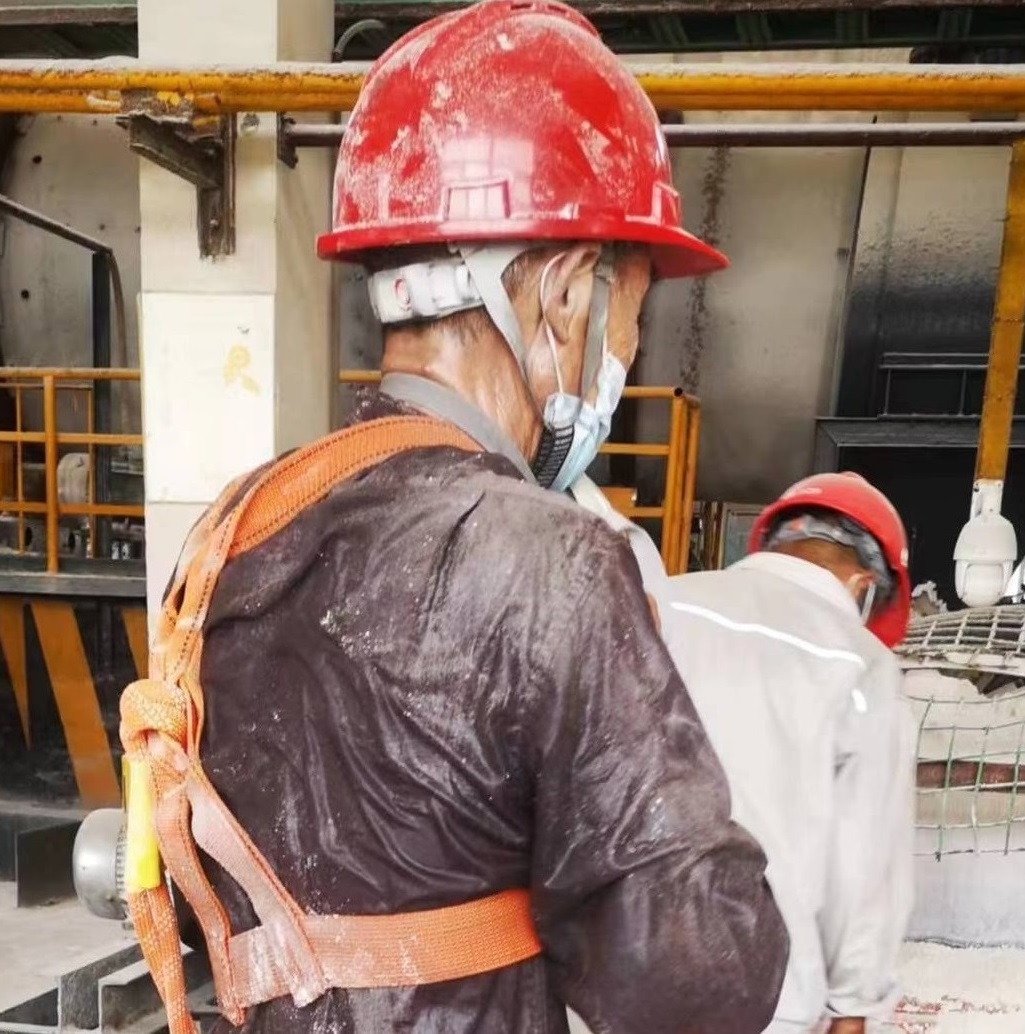 衣服湿透的孙玉堂从受限空间出来.jpg 衣服湿透的孙玉堂从受限空间出来.jpg